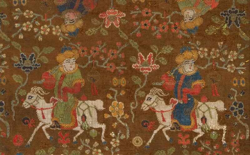 By Unknown Chinese weaver. Photo by gallery. - < <a rel="nofollow" class="external free" data-cke-saved-href="http://www.hali.com/news/hollander-collection-chinese-central-asian-silk-textiles-online-exhibition-sale/" href="http://www.hali.com/news/hollander-collection-chinese-central-asian-silk-textiles-online-exhibition-sale/">http://www.hali.com/news/hollander-collection-chinese-central-asian-silk-textiles-online-exhibition-sale/</a>, Public Domain, <a data-cke-saved-href="https://commons.wikimedia.org/w/index.php?curid=50036633" href="https://commons.wikimedia.org/w/index.php?curid=50036633">Link</a> By Unknown Chinese weaver. Photo by gallery. - < <a rel="nofollow" class="external free" data-cke-saved-href="http://www.hali.com/news/hollander-collection-chinese-central-asian-silk-textiles-online-exhibition-sale/" href="http://www.hali.com/news/hollander-collection-chinese-central-asian-silk-textiles-online-exhibition-sale/">http://www.hali.com/news/hollander-collection-chinese-central-asian-silk-textiles-online-exhibition-sale/</a>, Public Domain, <a data-cke-saved-href="https://commons.wikimedia.org/w/index.php?curid=50036633" href="https://commons.wikimedia.org/w/index.php?curid=50036633">Link</a>