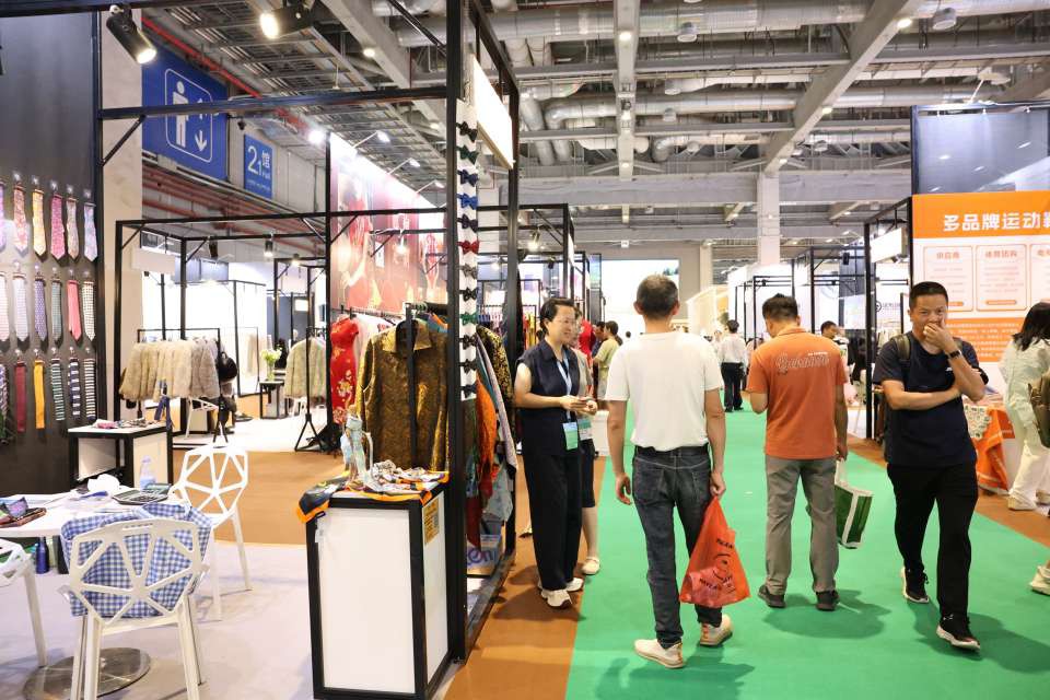 Yili team at CHIC 2025 AutumnWinter edition 3 Yili team at CHIC 2025 AutumnWinter edition 3