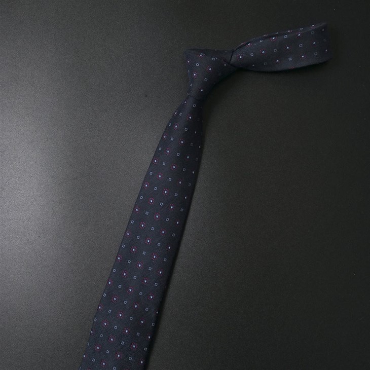 YiLi Comfortable Polka Dot Tie: Black Viscose Elegance