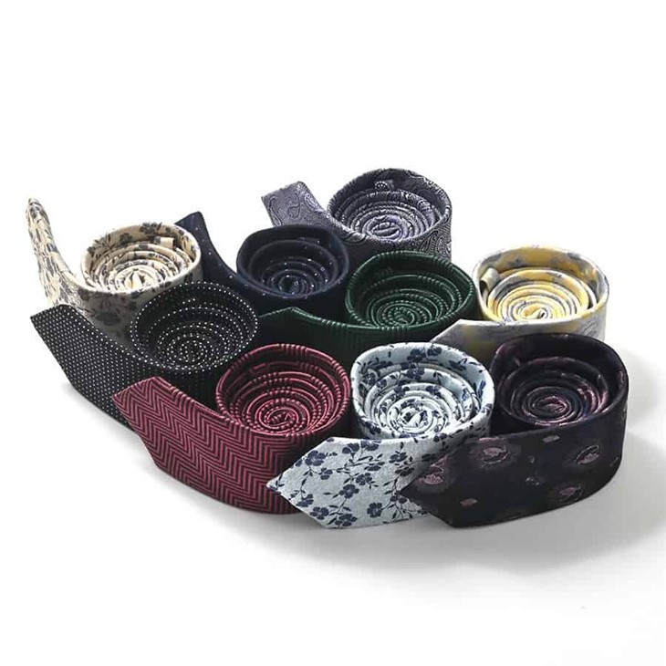 YiLi Comfortable Polka Dot Tie: Black Viscose Elegance